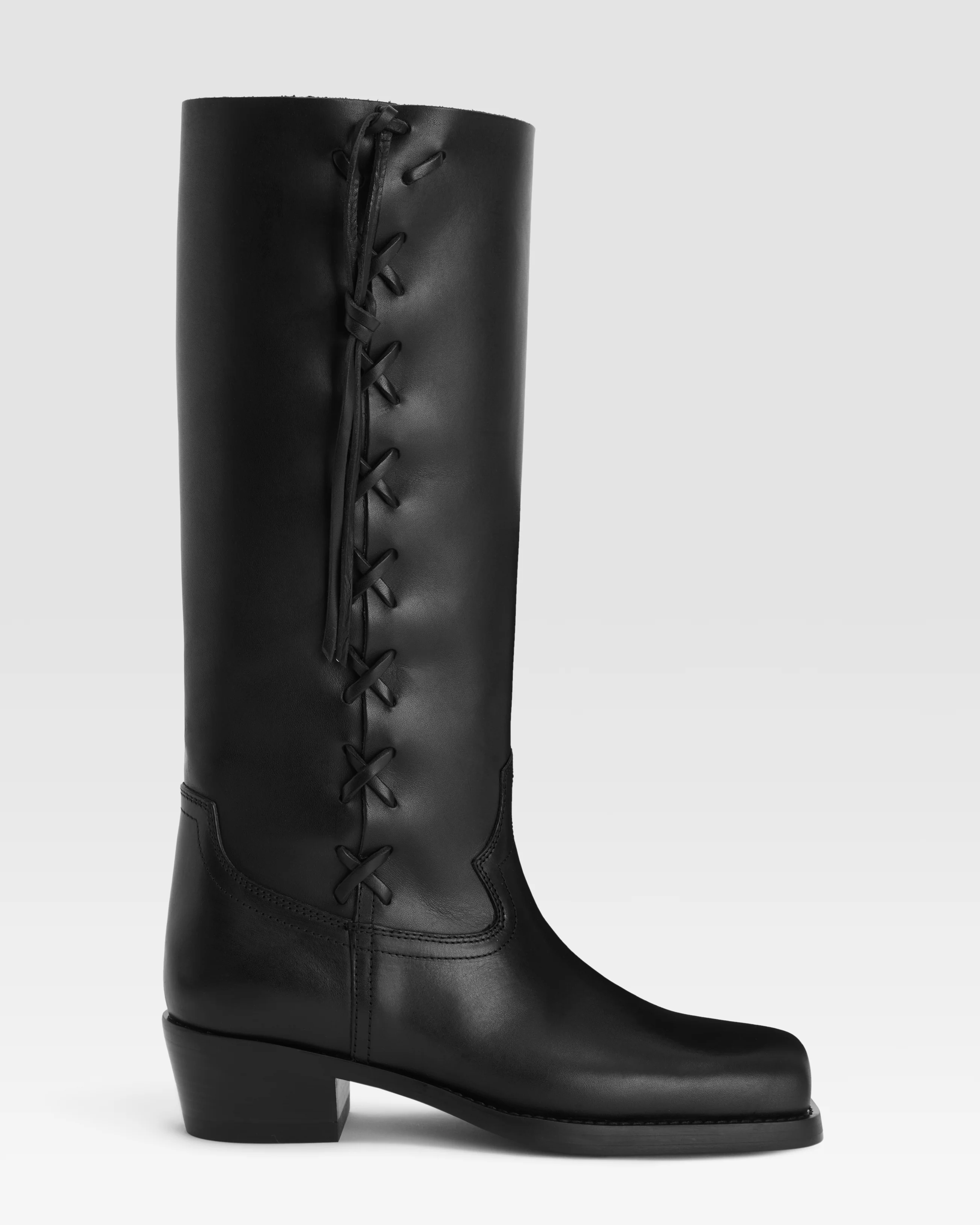 Leather boot with side braiding