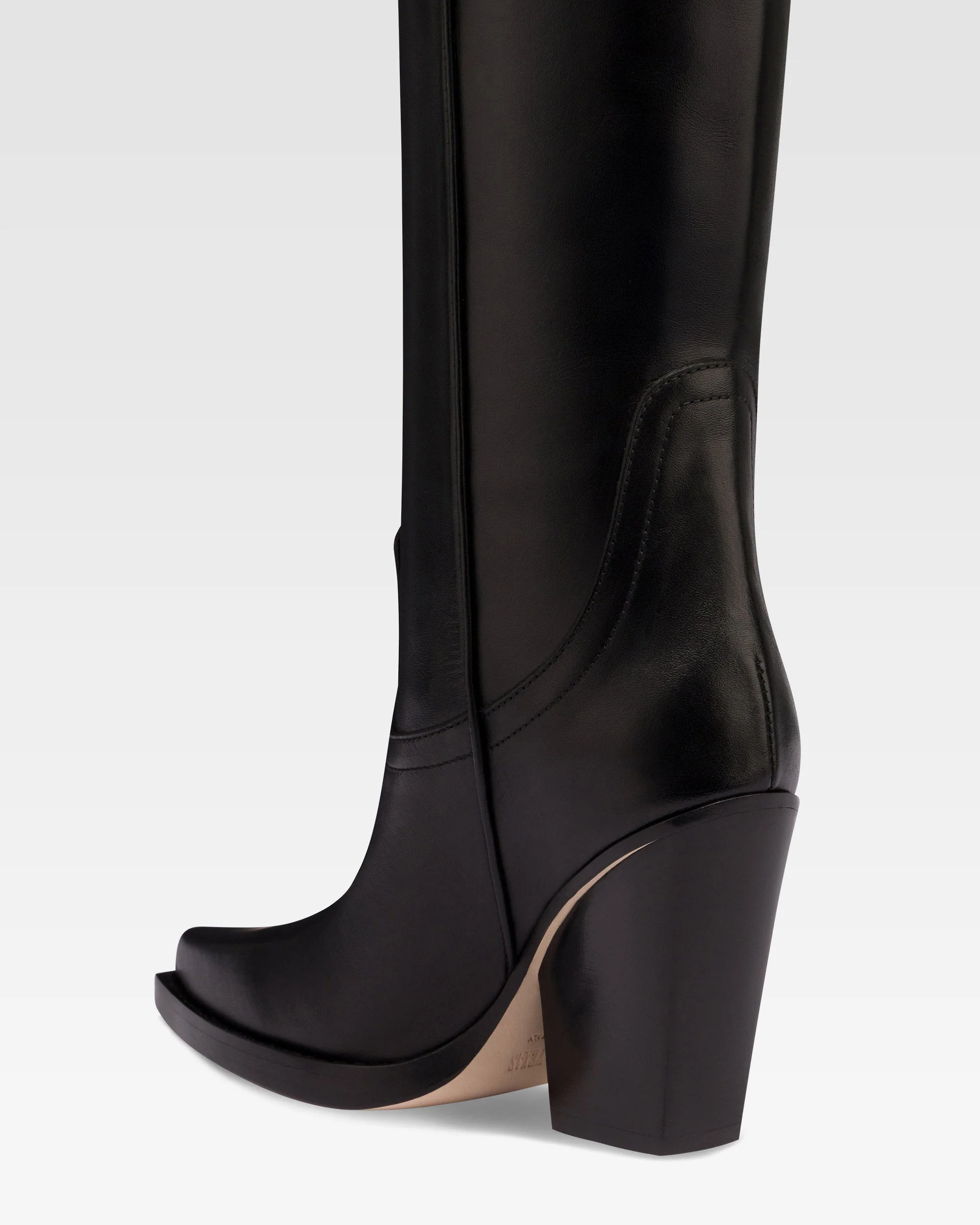 Boots in black leather - Image 5