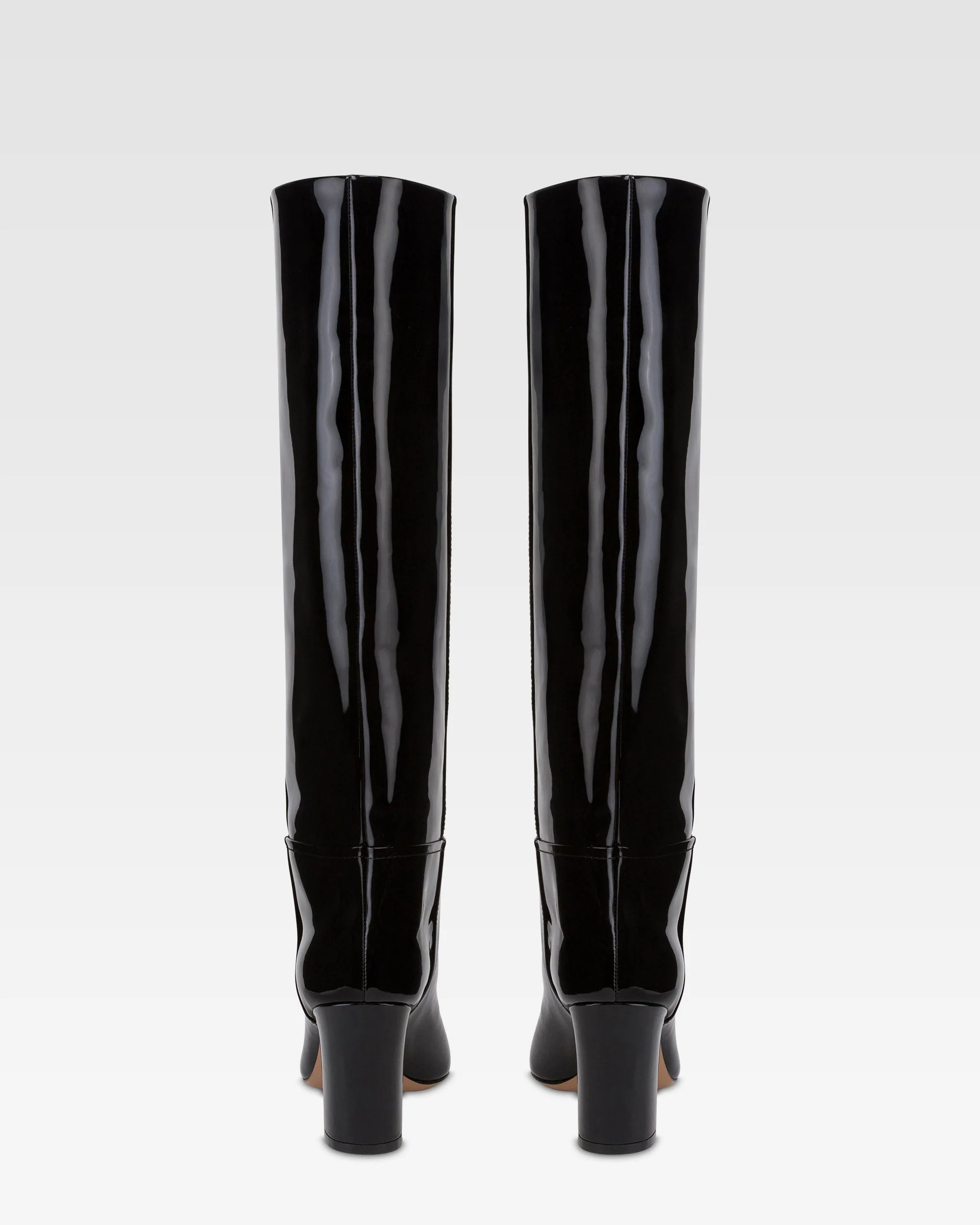Boots in black patent leather. - Image 4