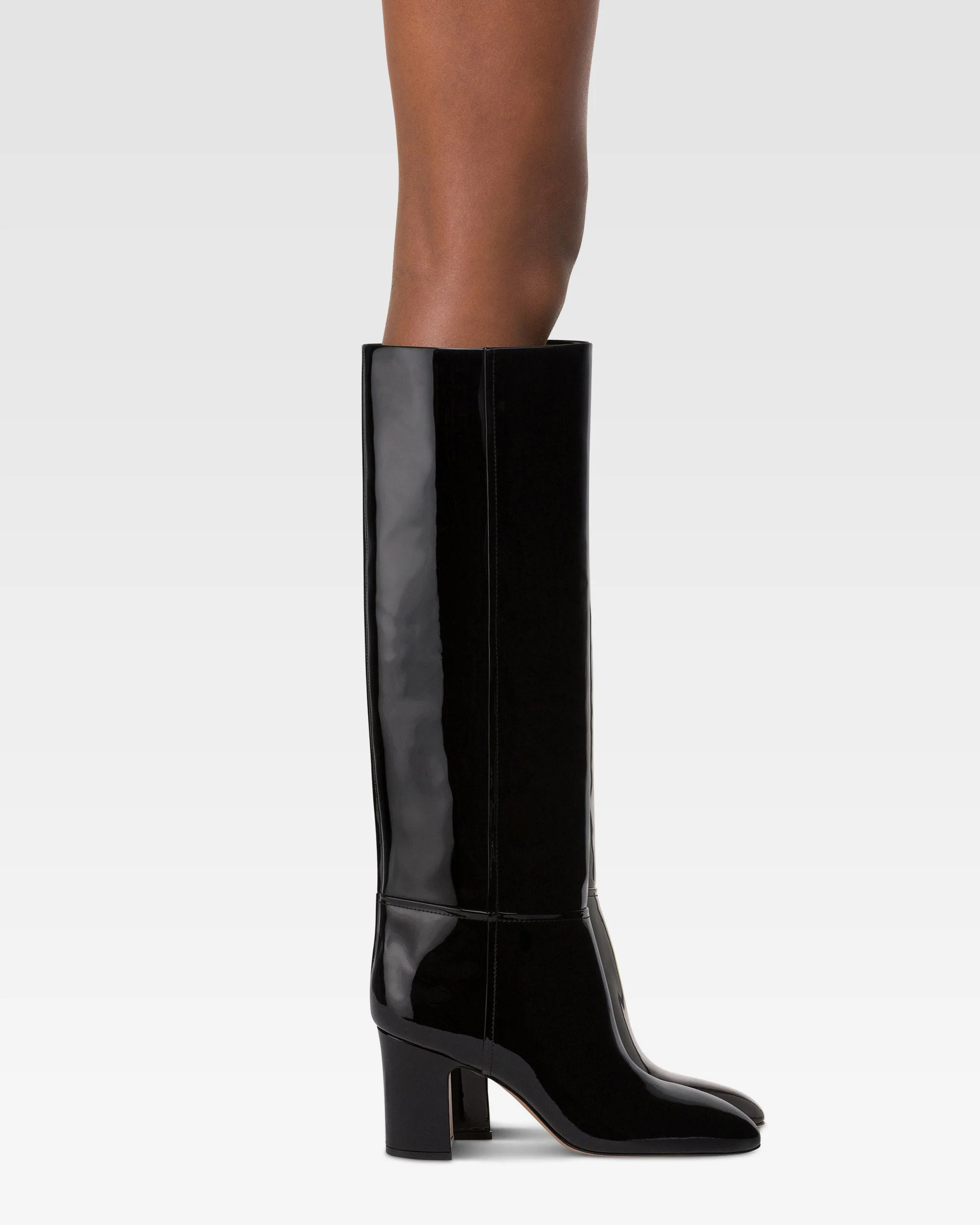 Boots in black patent leather. - Image 6
