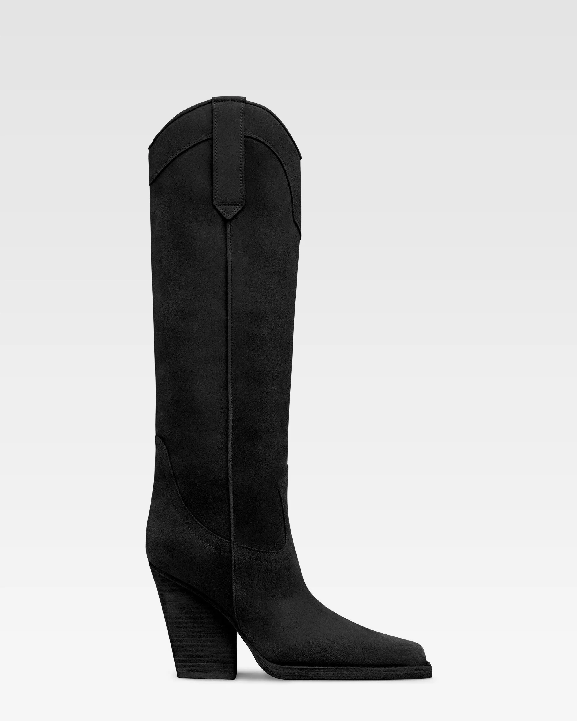 Boots in black velour