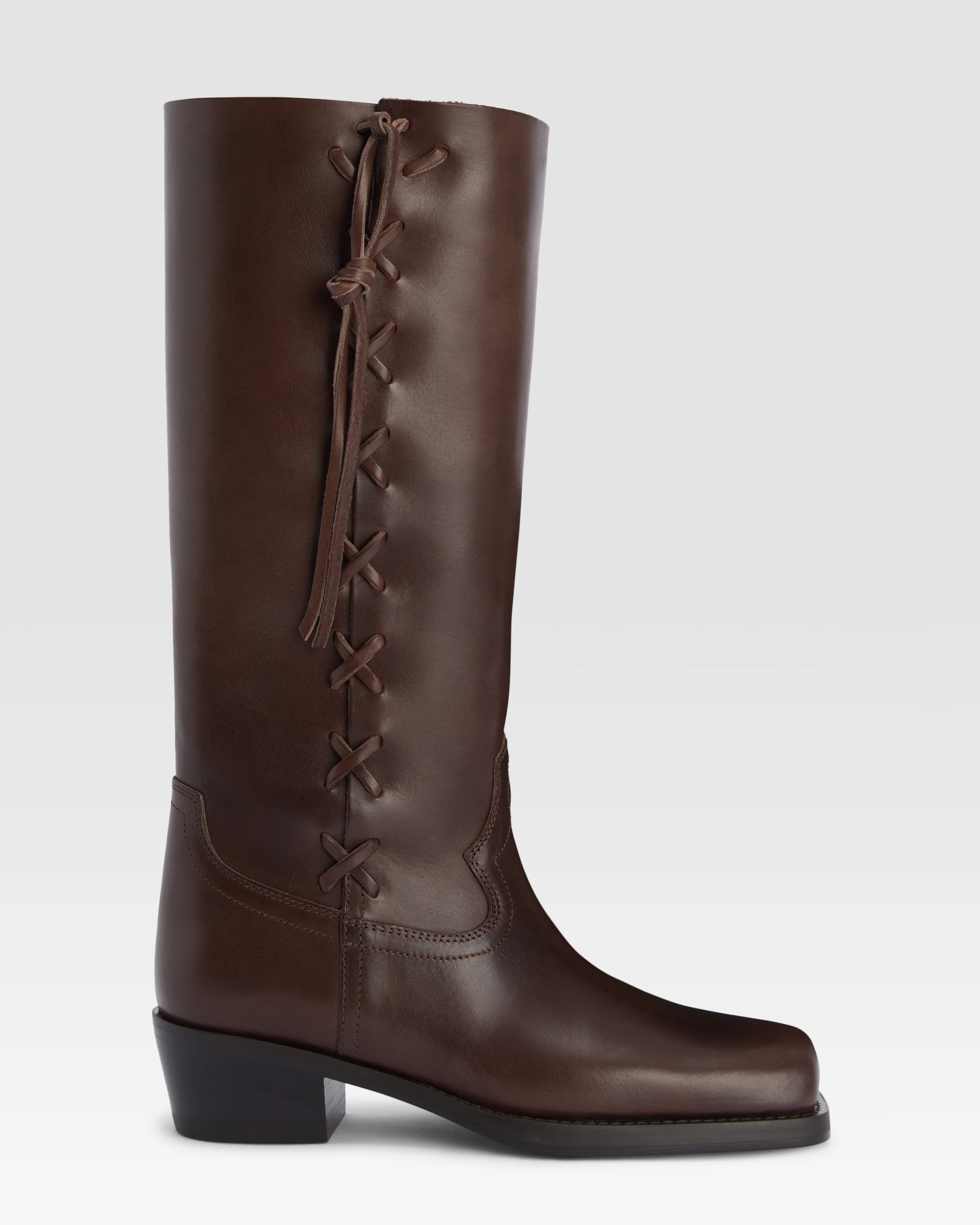 Leather boot with side braiding