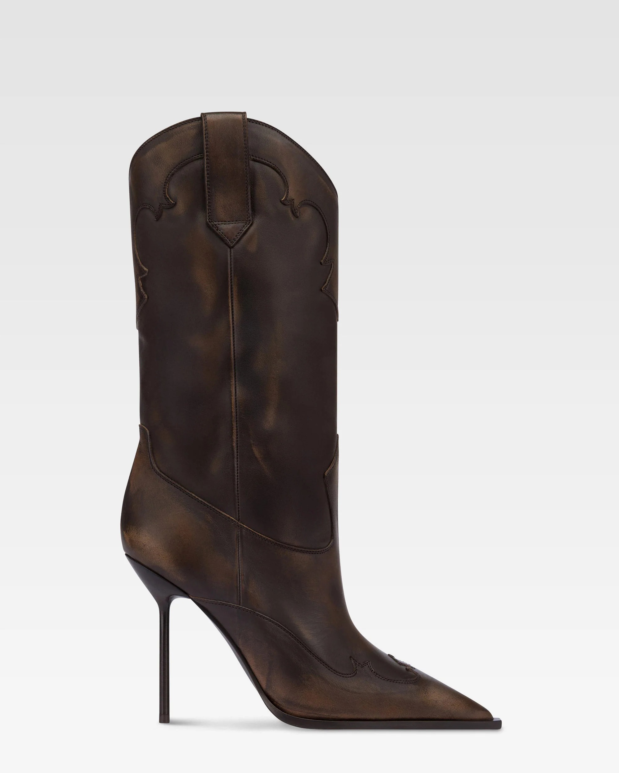 Boots in ebony brushed leather.