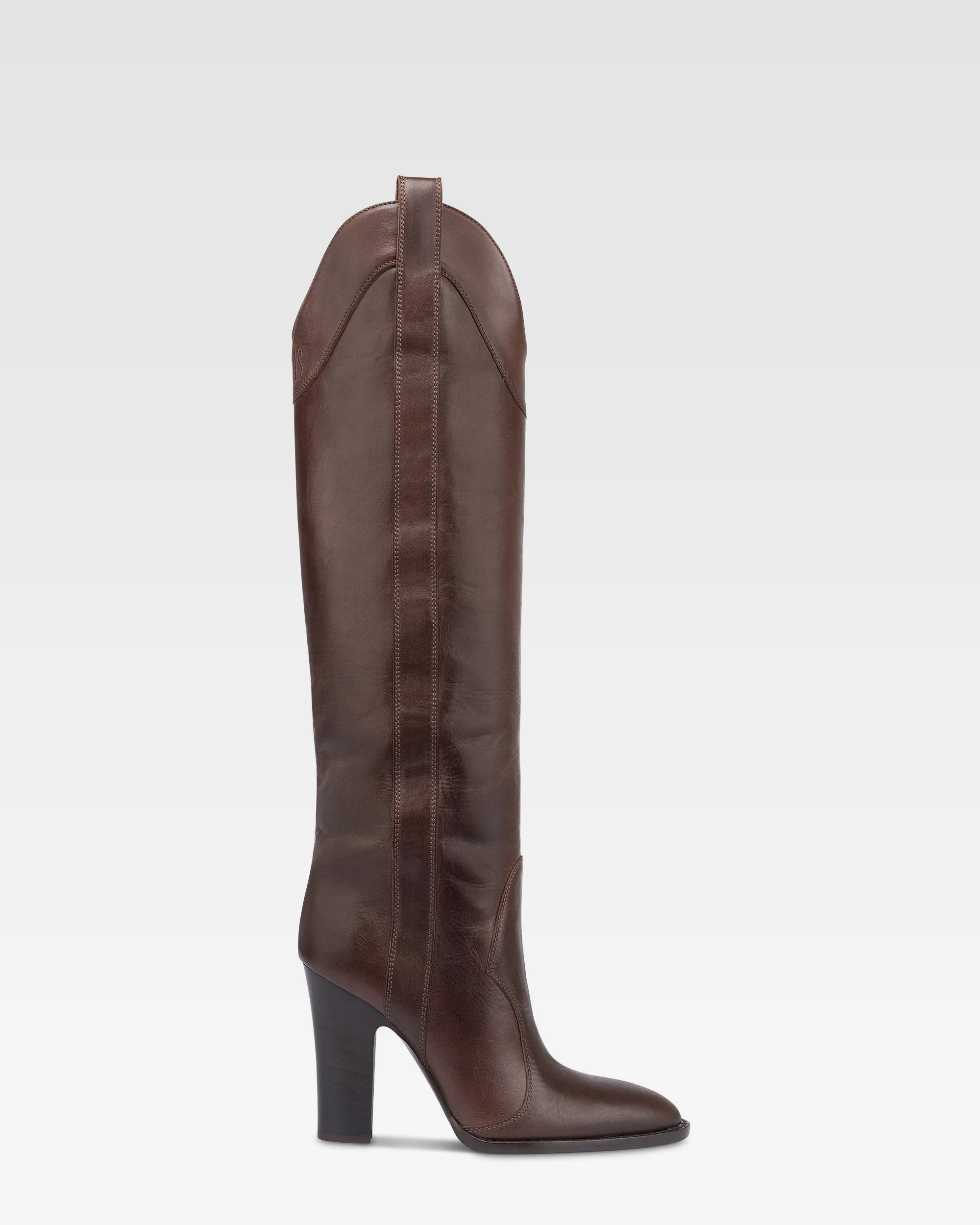 Boots in ebony calf leather.