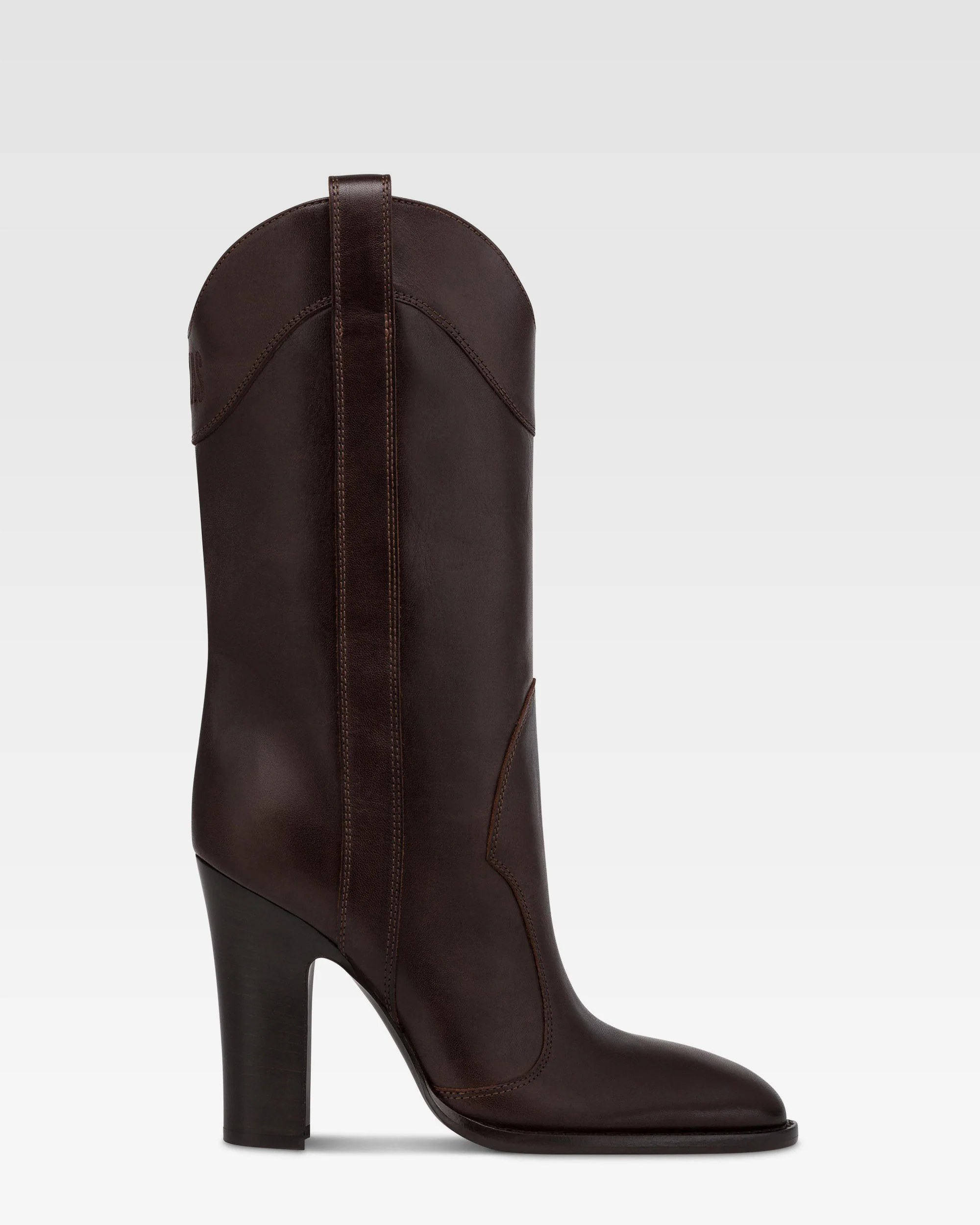 Boots in ebony calf leather.