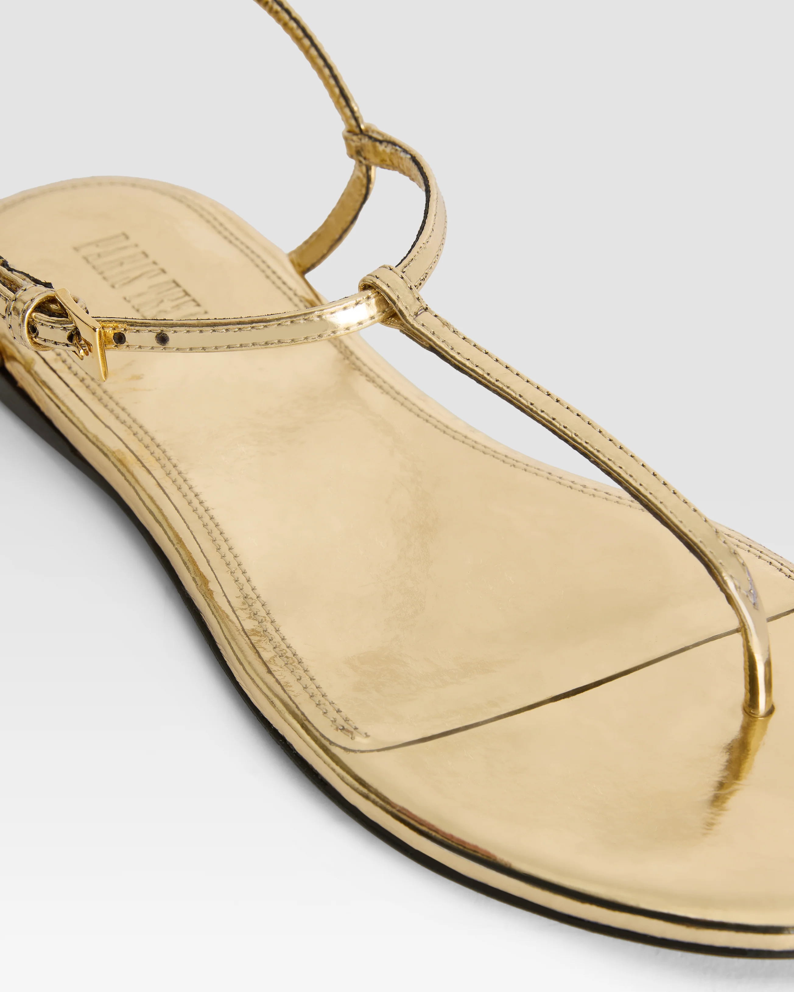 Metallic-effect pleated leather flat sandal - Image 4