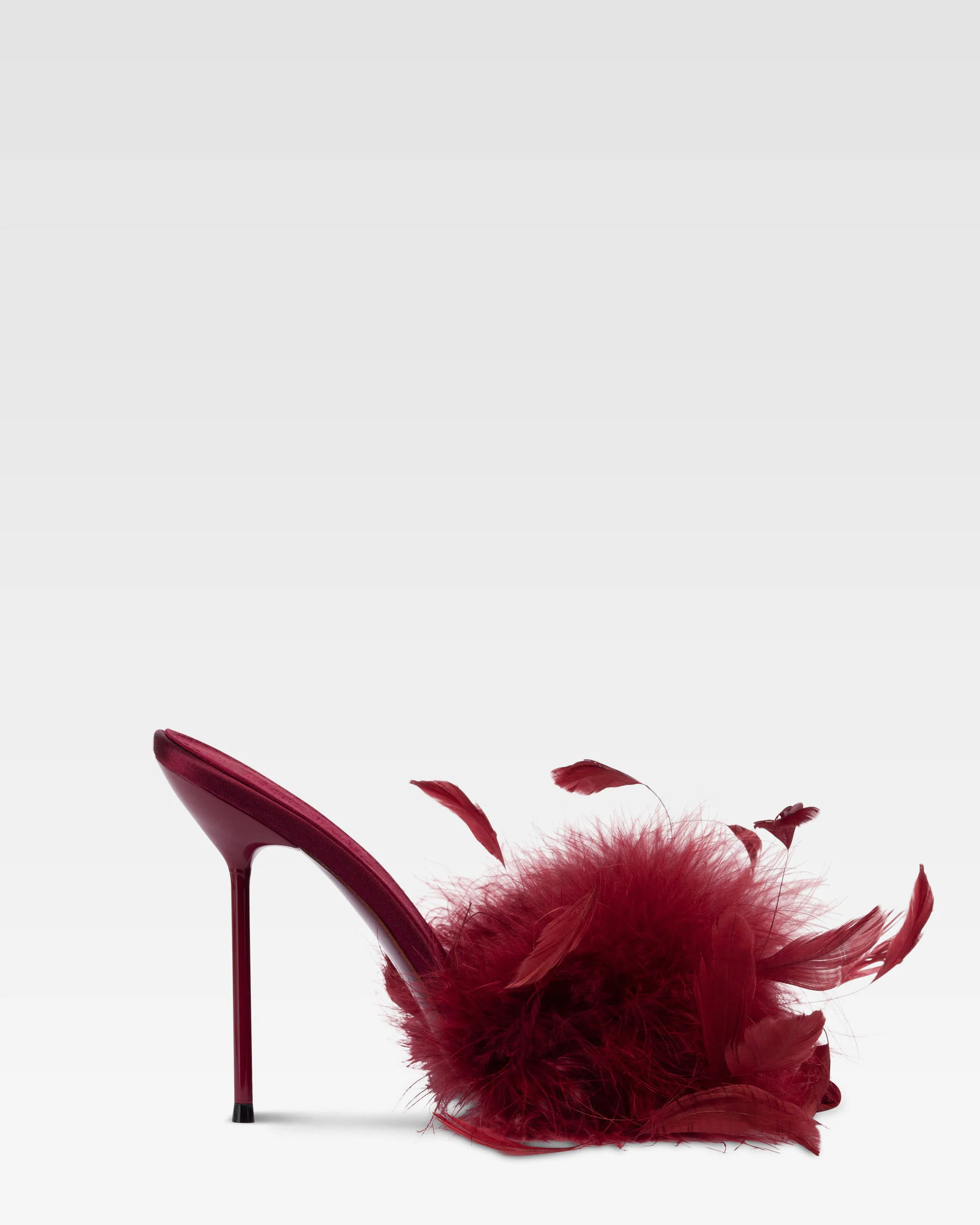 Mules in burgundy satin