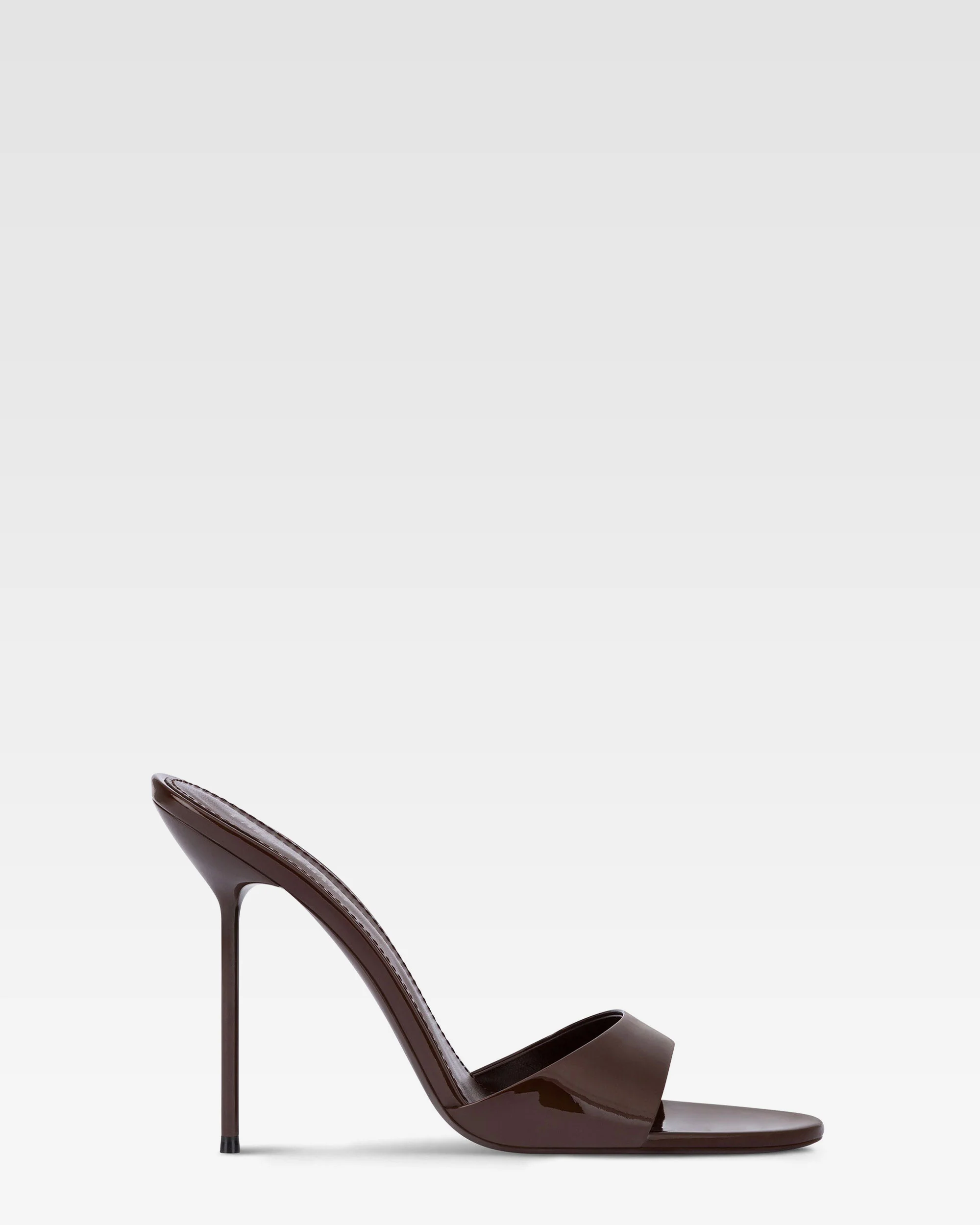 Mules in ebony patent leather