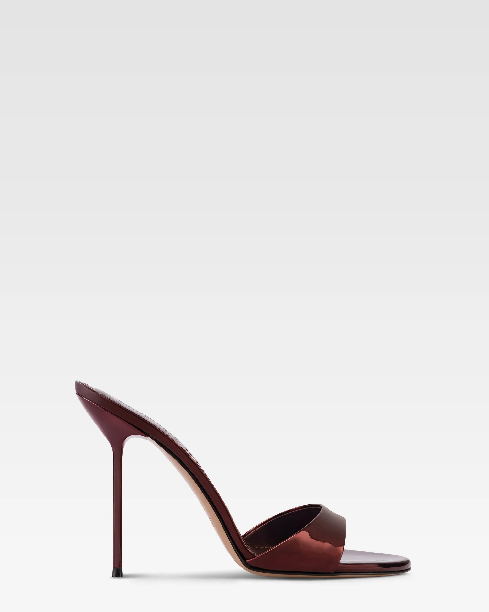 Mules in maroon mirror-effect leather