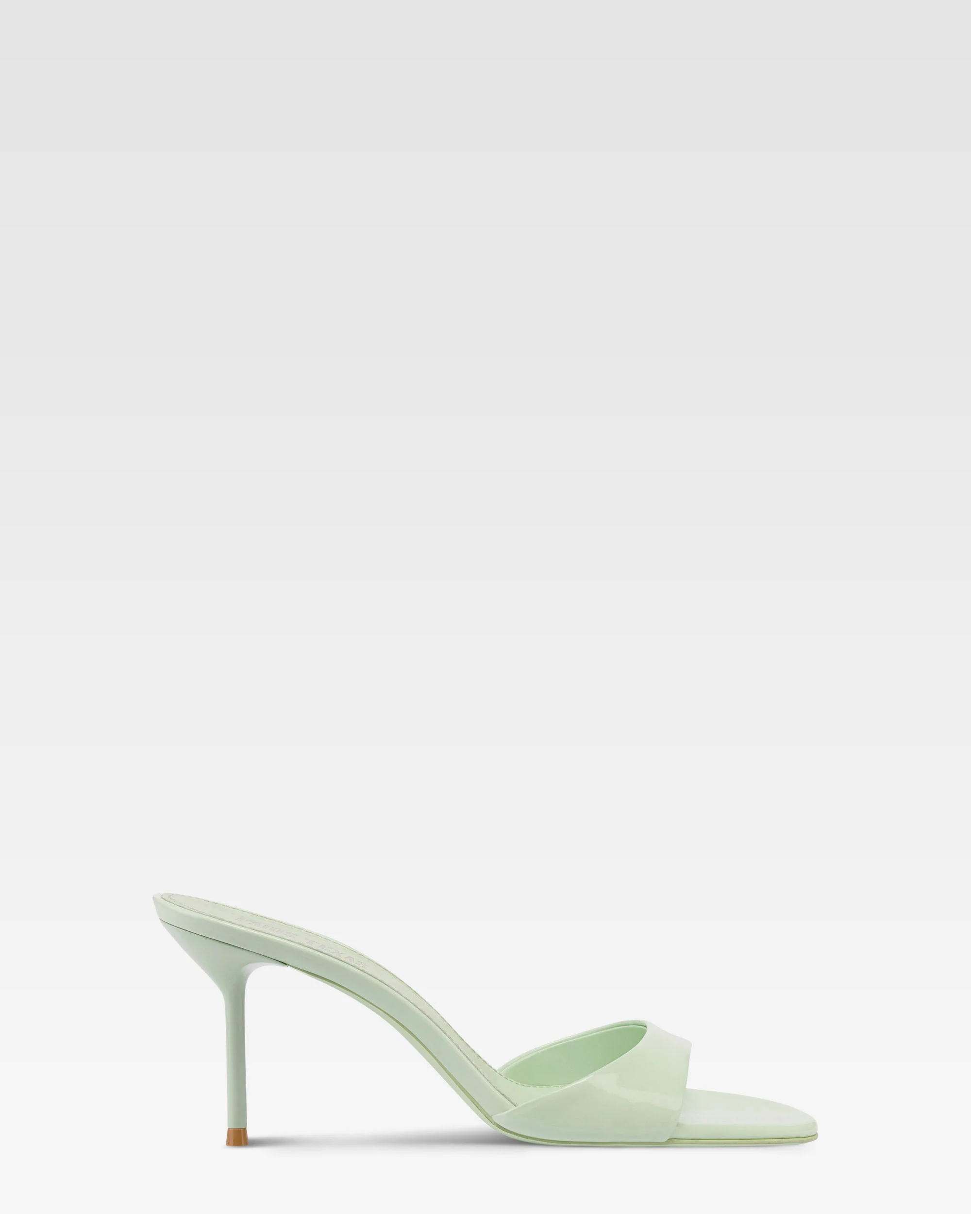 Mules in mint patent leather