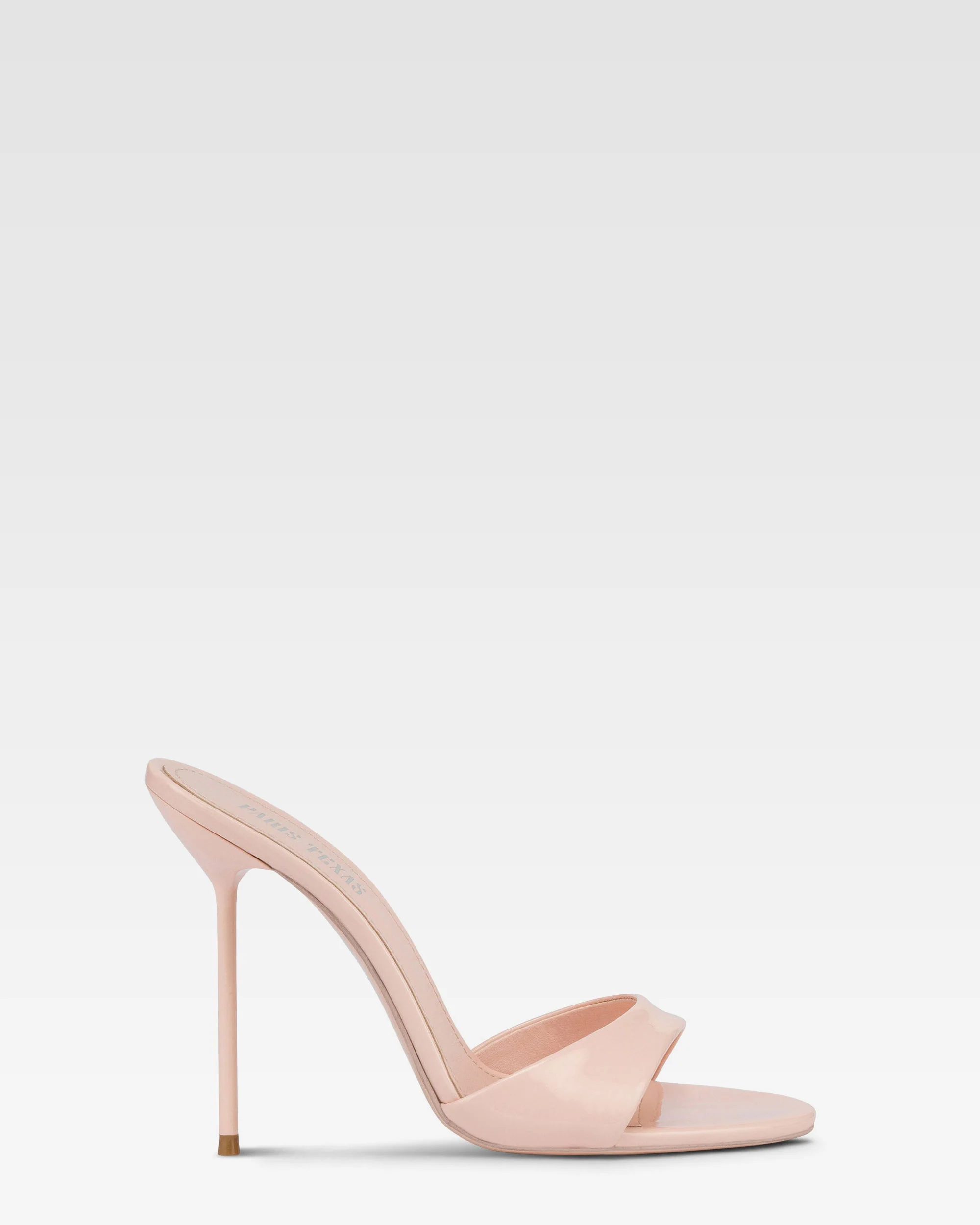 Mules in powder pink patent leather