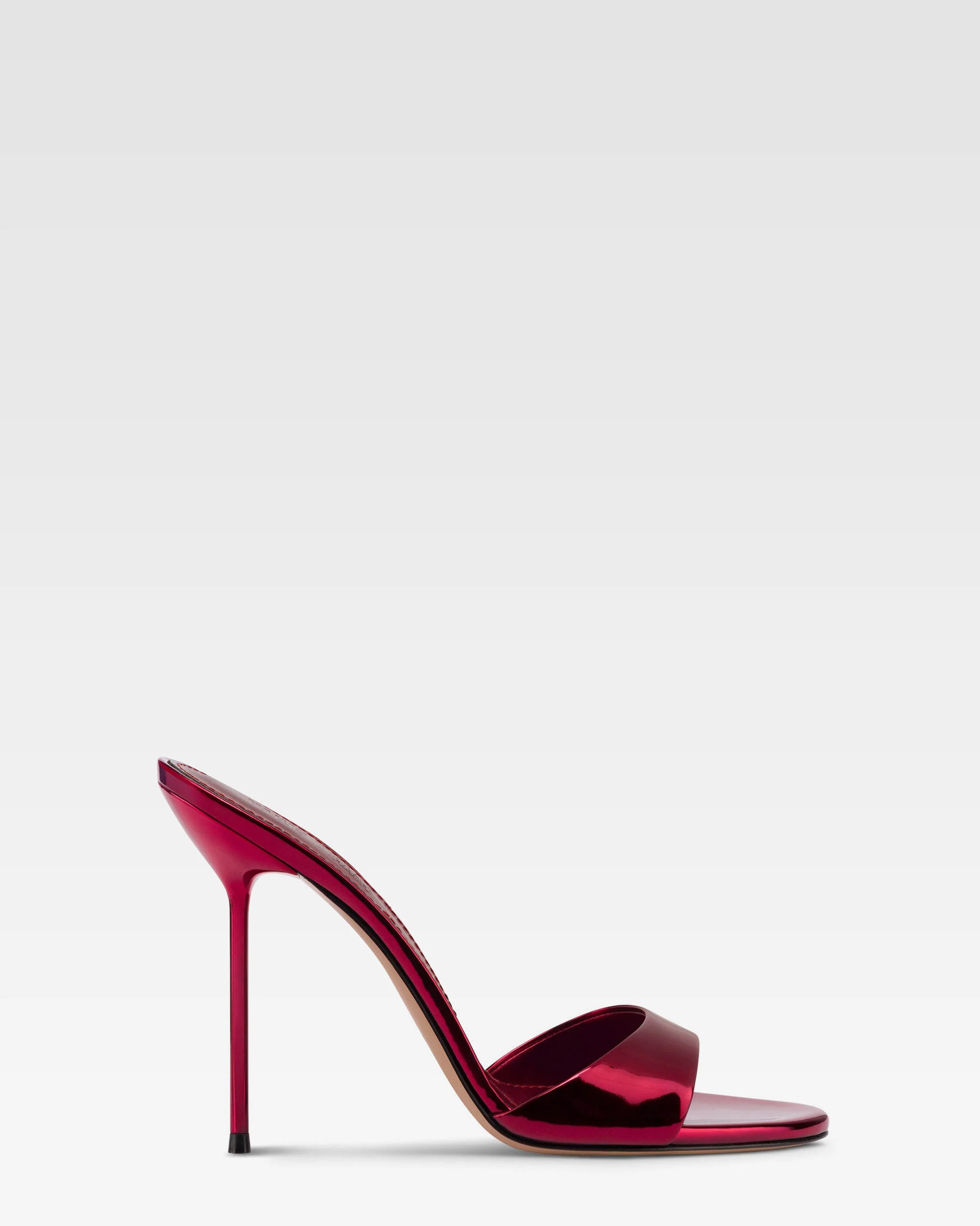Mules in red mirror-effect leather