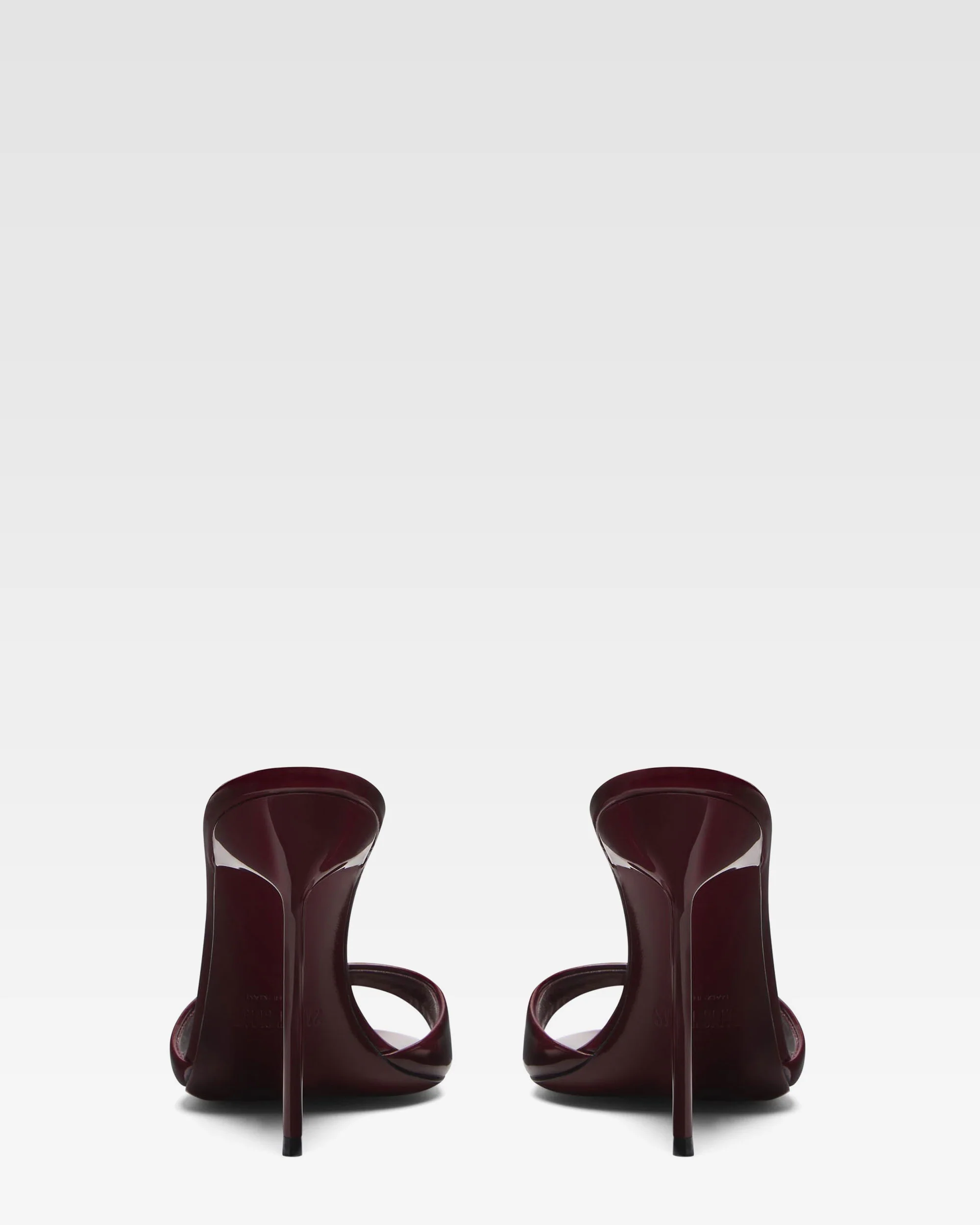 Mules in rouge noir patent - Image 4