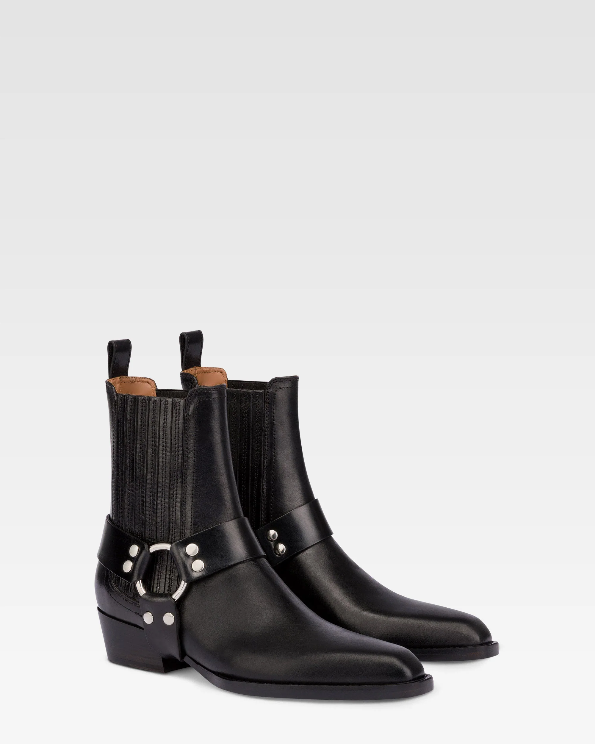 Pointed ankle boots in shiny black vintage leather - Image 2