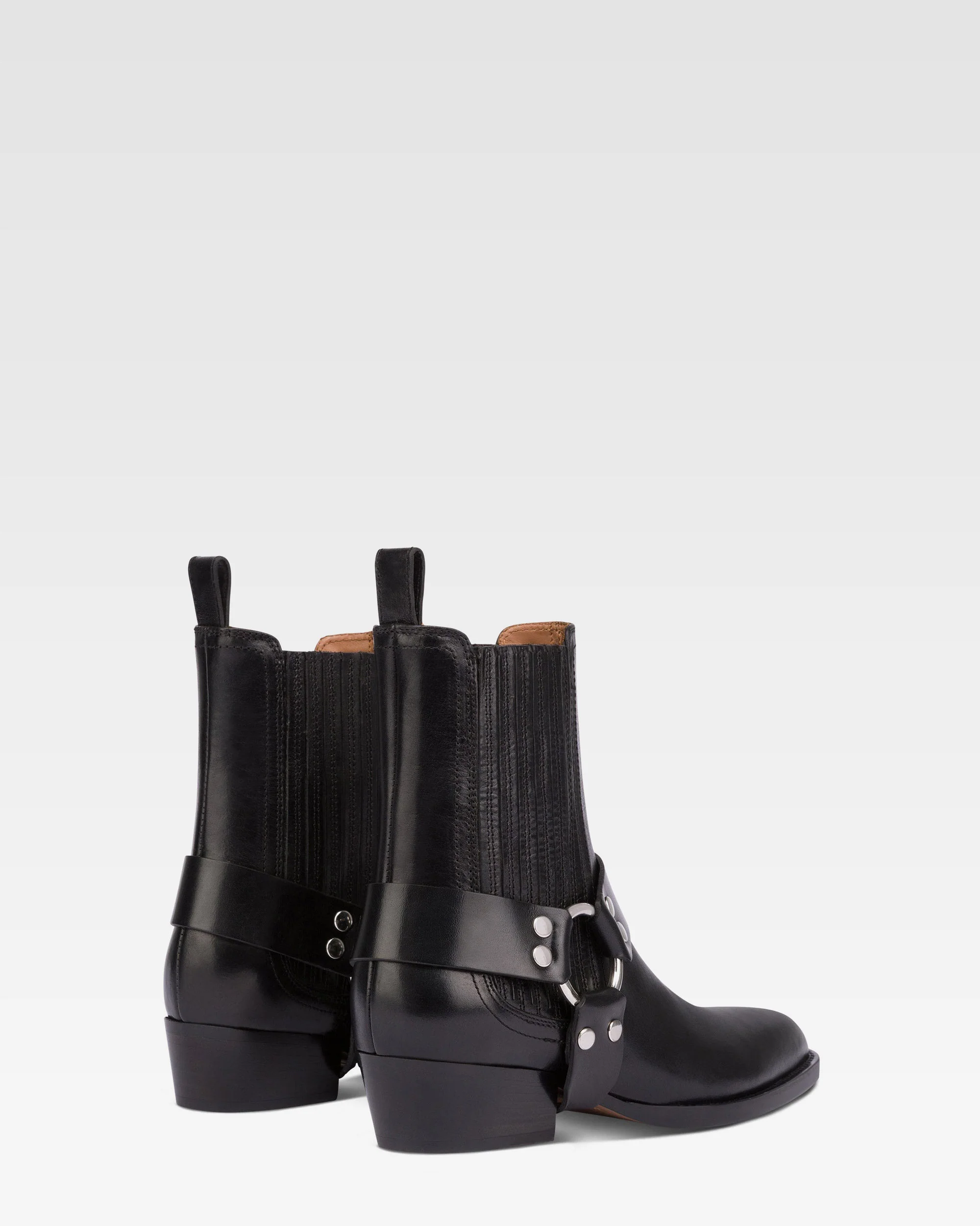 Pointed ankle boots in shiny black vintage leather - Image 3