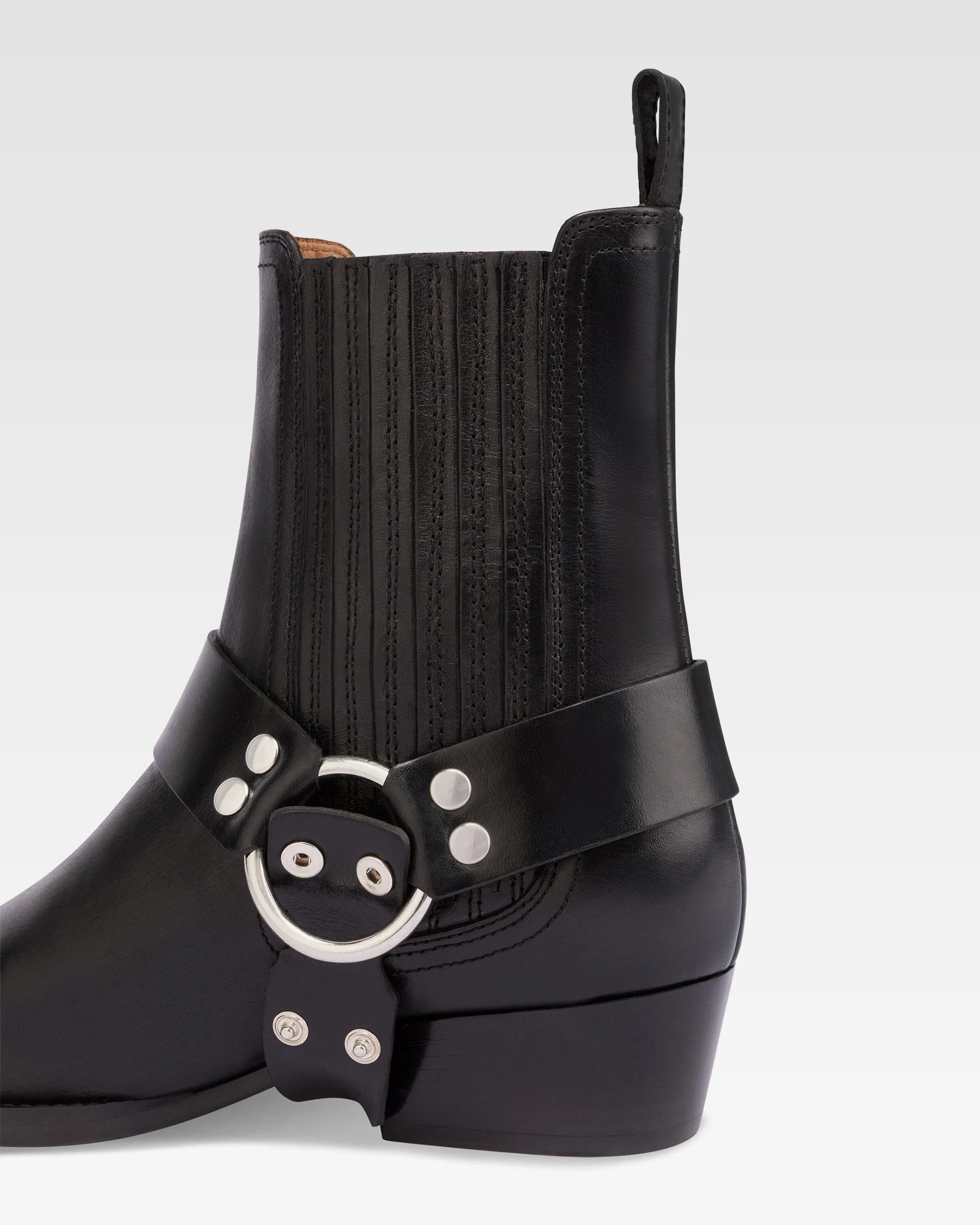 Pointed ankle boots in shiny black vintage leather - Image 5