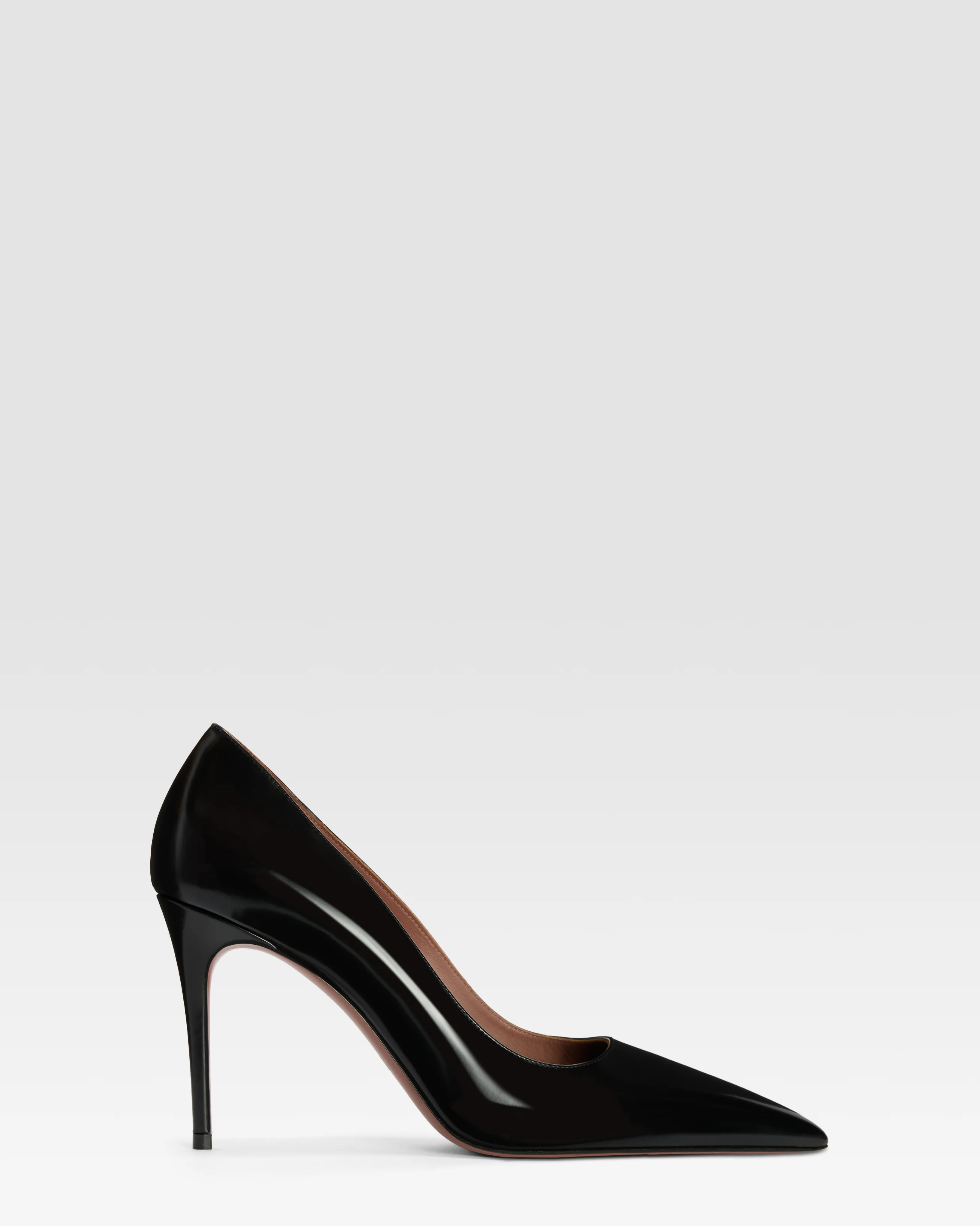 Brushed leather pump