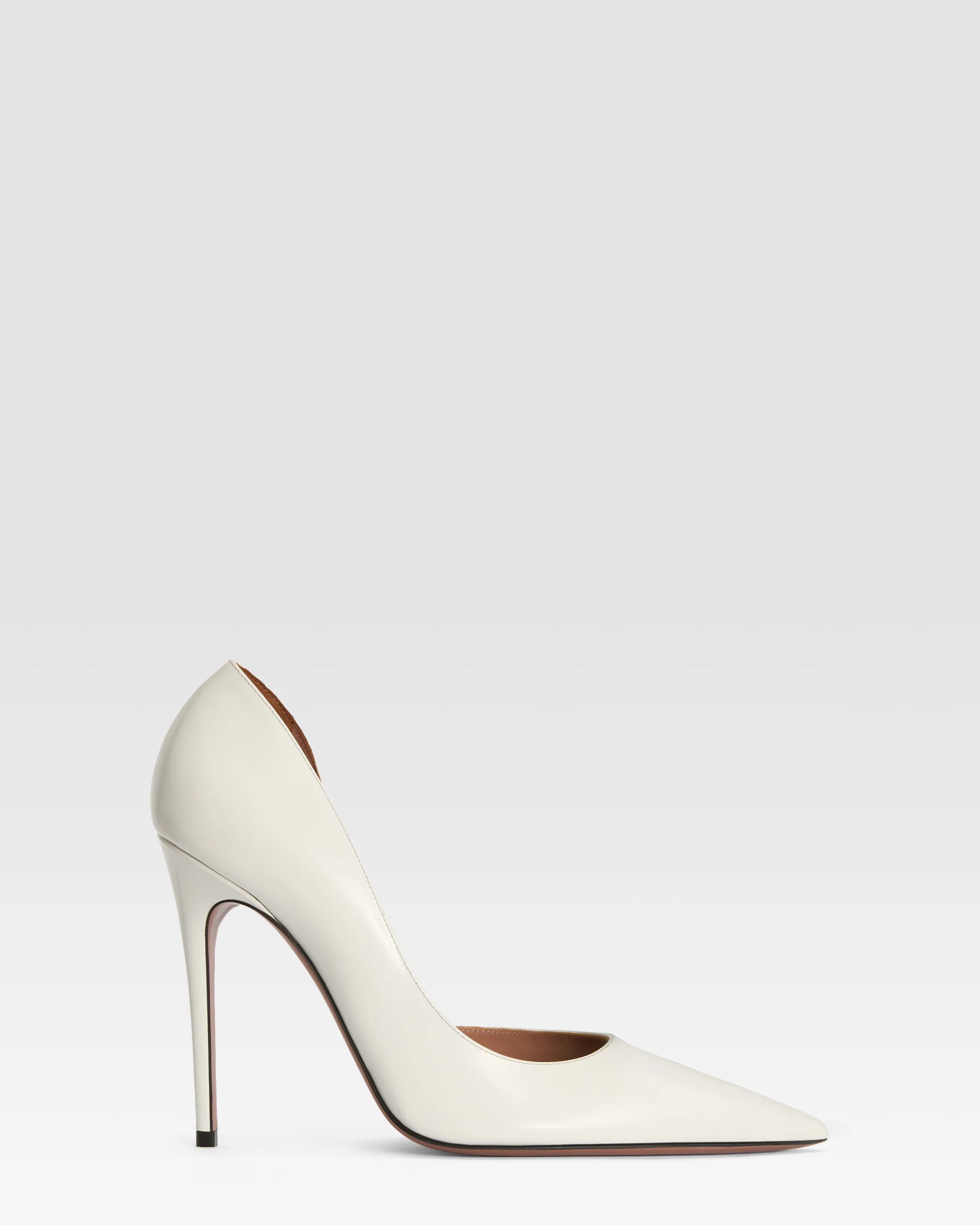 Brushed leather pump