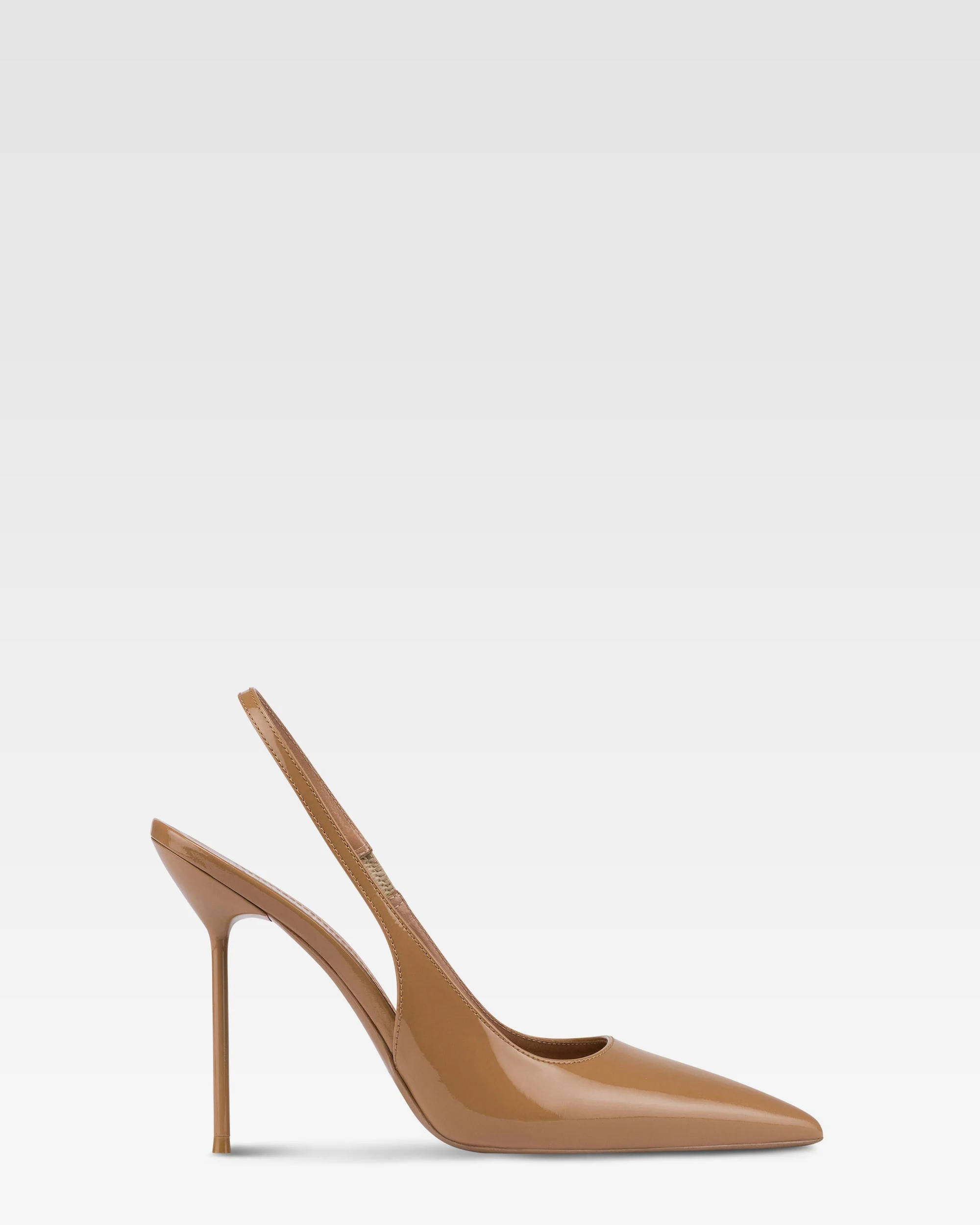 Slingbacks in caramel patent leather